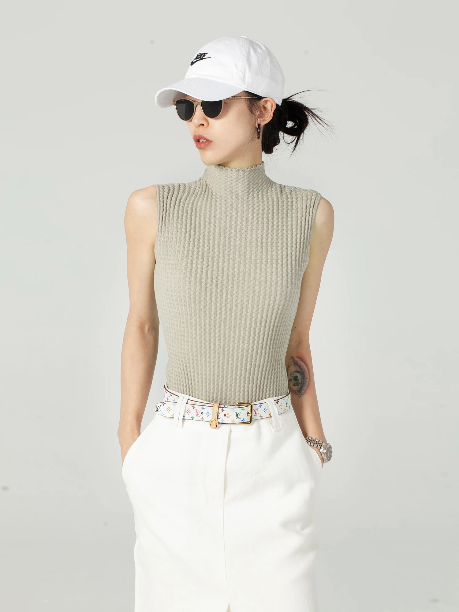 

Ultra Comfortable Minimalist Wool Half High Collar Sleeveless Vest Office Wear Breathable Outer T-Shirt for Women