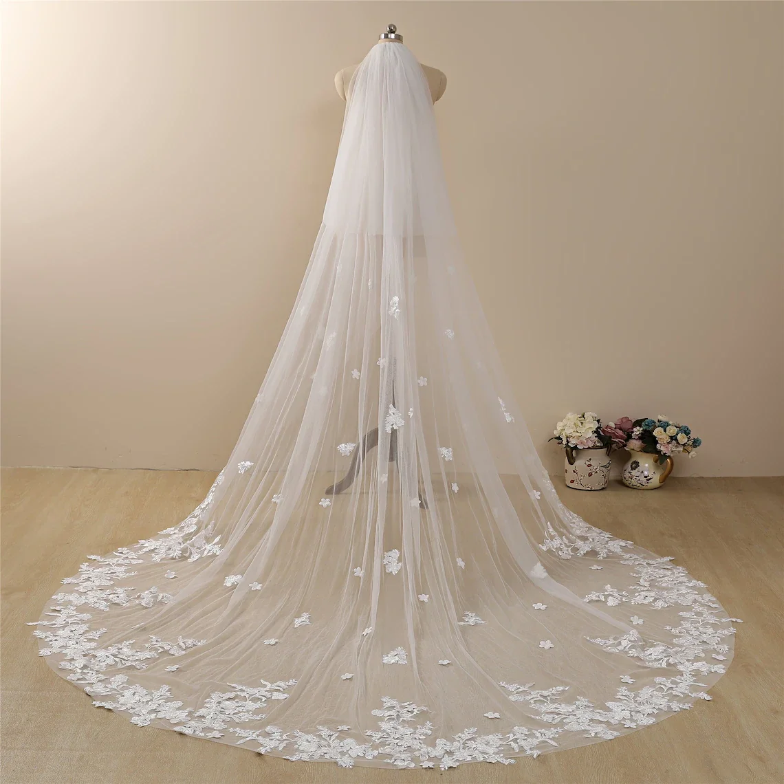 Vintage Flowery Wedding Blusher Floral Cathedral Veil Lace 2 Tier Bridal Chapel Length Veil