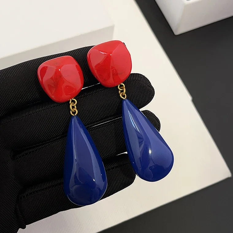 2023 Trend Western Acrylic Pendant Red Blue Enamel Ear Clip Women Vintage Luxury Jewelry Designer Brand Boutique