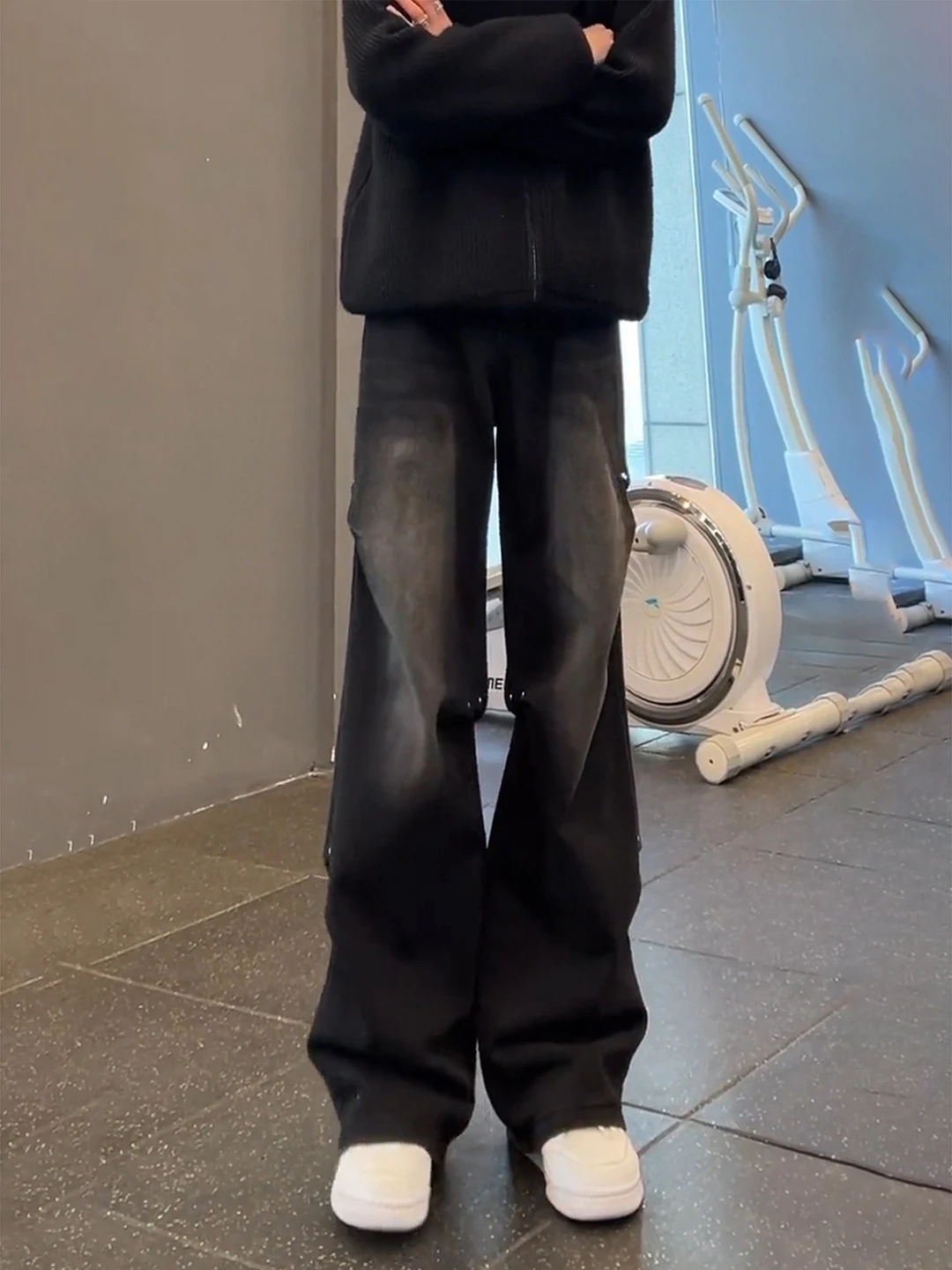 

Black Men's High Waist Straight Leg Faded Denim Jeans with Rivets And Pleats American High Street Vibe Style Winter Wear