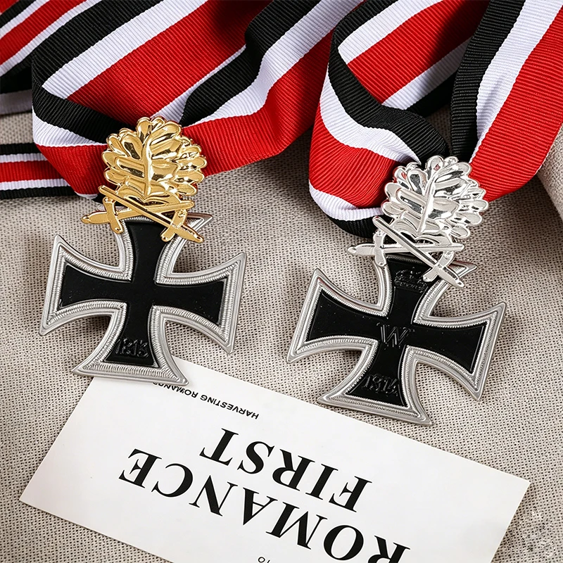 Replica Iron Cross Medal Brooch Gold Silver Oak Leaf Metal Military Enthusiast Badge Film Props Accessories
