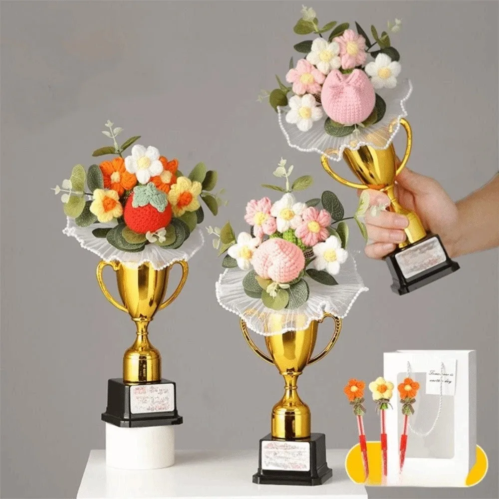 Delicate Flower Adornment Graduation Season Ornament Trophy-Shaped Base Refined Workmanship Teacher Appreciation Keepsake