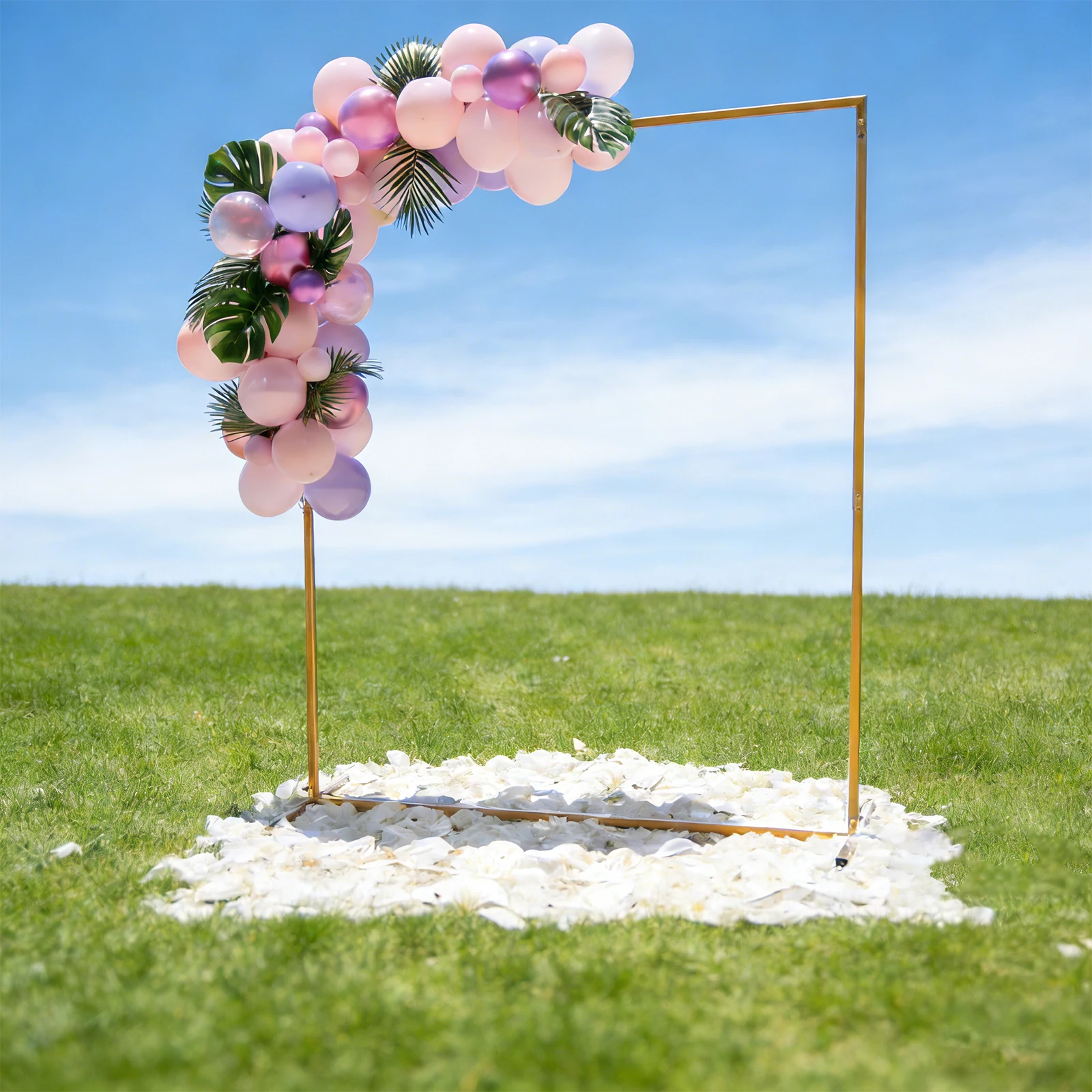 

Элегантная золотая металлическая арка для свадеб и вечеринок с подставкой для цветов и шаров, идеально подходит для церемоний, приемов и фотозон