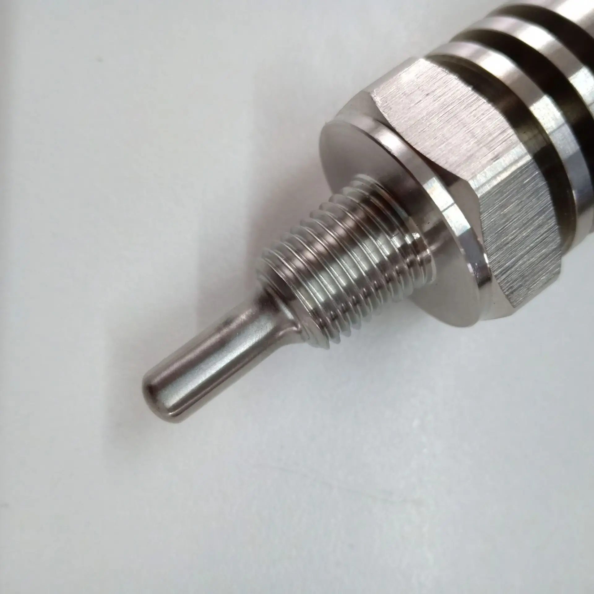 Taiwan EYC Temperature Sensor Tube Length 15MM 1/4PT -50-50 Degrees 4-20MA With Heat Sink