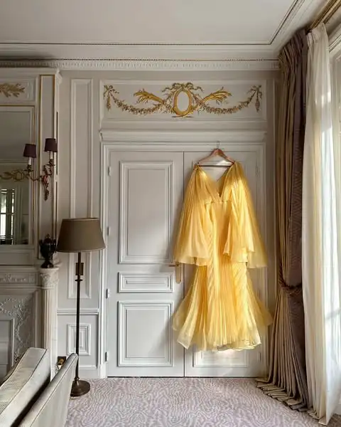 Stylished Yellow Pleated Long Women Formal Party Dresses With Long Cape Sleeves V-neck Folds Maxi Gowns