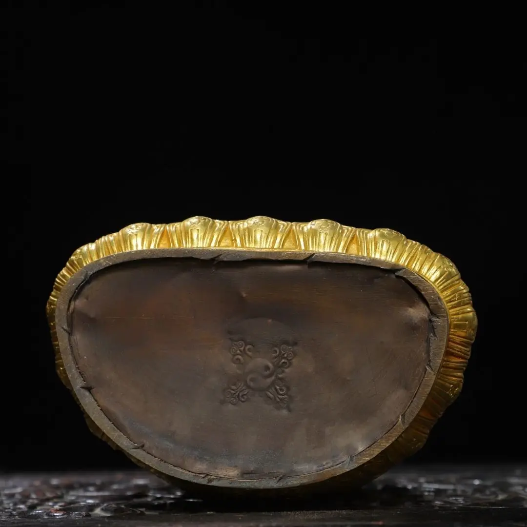 Bronze gilt painting, Sakyamuni Buddha is 21 cm high, 15 cm wide, 8 cm thick and weighs 1 kg