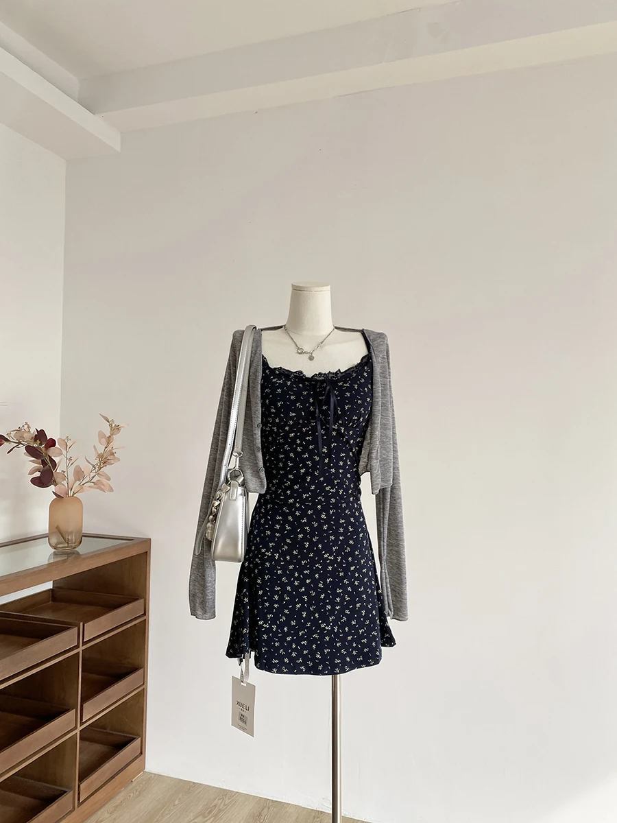 

Ретро-платье с цветочным принтом, летнее, 2025, новый стиль, универсальный комплект с кардиганом для девушек, модный, из полиэстера, с длинным рукавом, V-образный вырез