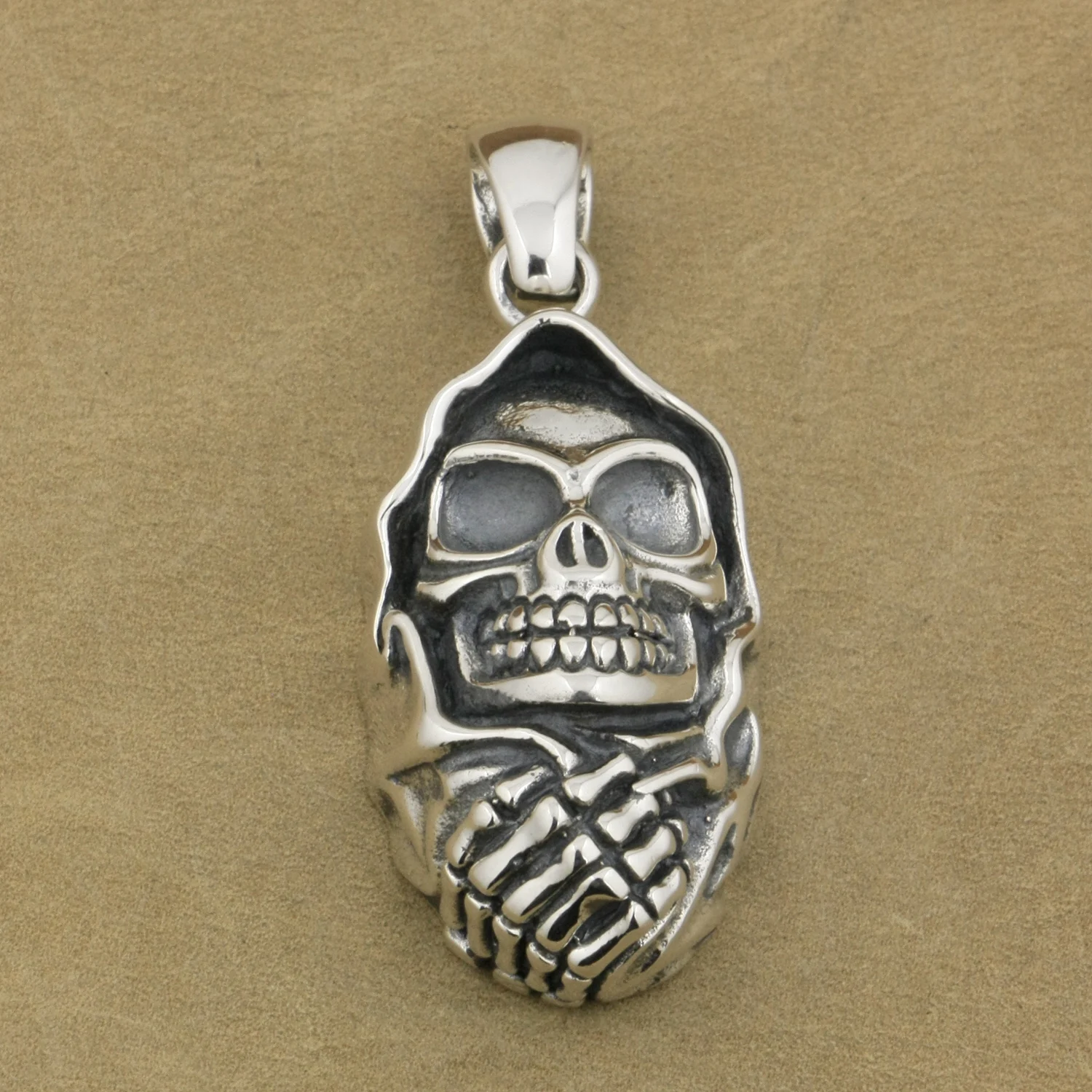 

Huge 925 Sterling Silver Skull Pendant 9V028