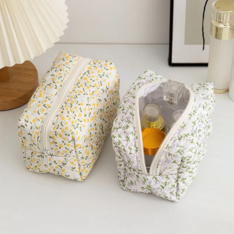 Durable Floral Quilting Cotton Makeup Bag Large Capacity Multifunctional Toiletry Handbag Lightweight Wash Bag Women