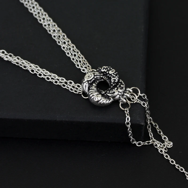 Movie Algerian Loveknot Necklace Vesper Lynd Casino Royale Bond Girl Love Knot Necklace Vintage Silver Plated Women Jewelry