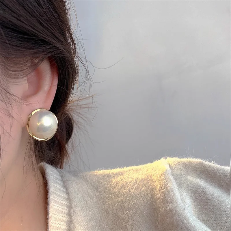 Metal Round Gold Color Pearl Earrings For Women Vintage Elegant Irregular Temperament Earrings Wedding Jewelry Brincos