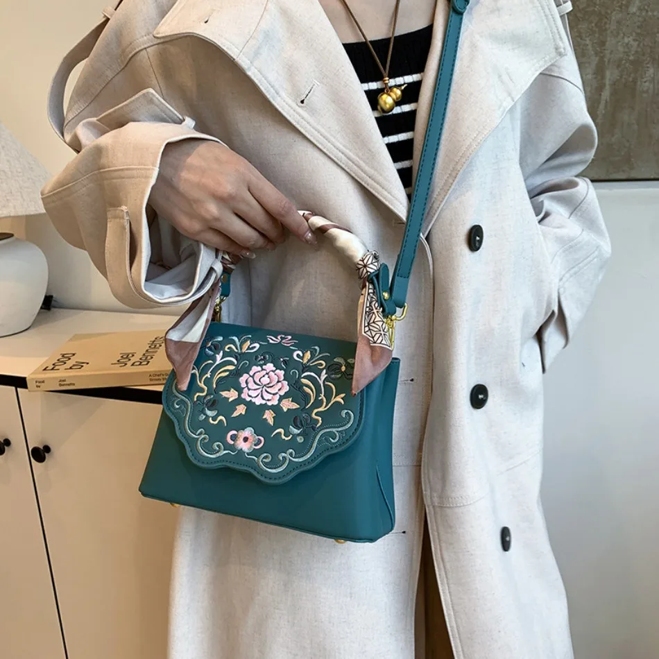 

2025 New Fashionable Chinese Style Embroidered Literary Crossbody Bag for Women, Small High-end Single Shoulder Bags