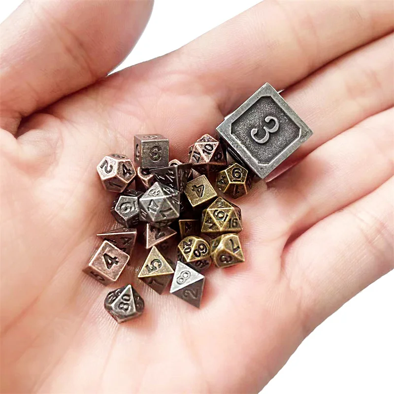 7 teile/satz Metall Mini Würfel 6mm Archäized Brettspiel Würfel Set Polyedrische Tisch Spiel Würfel Rollenspiel Würfel kit Rituale Party Spielzeug
