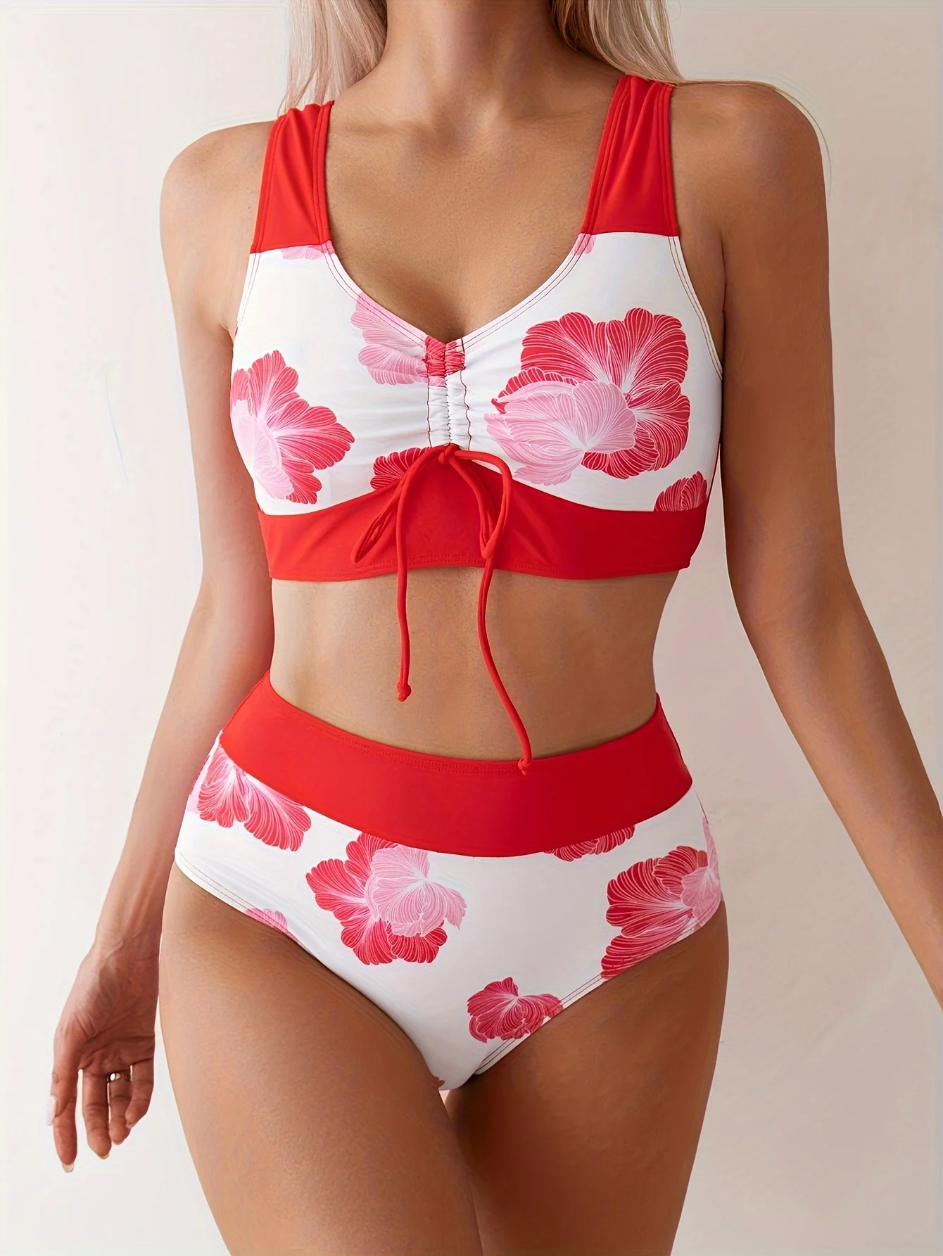 

Women's Floral Print Bikini Set With Drawstring Bikini In The Chest For A Vacation Look