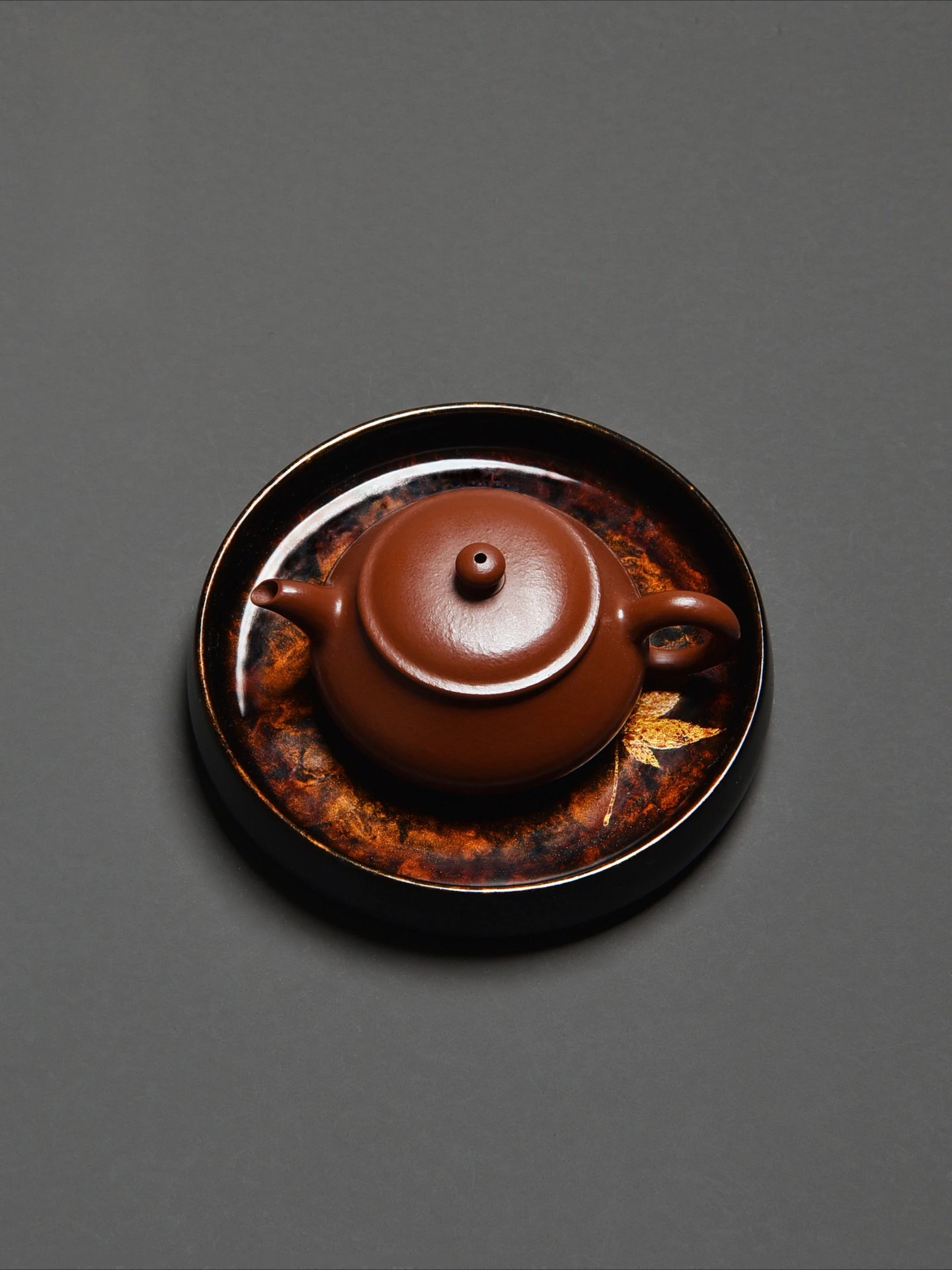 Disco con patrón de hoja de arce lacado grande, soporte para olla, plato para aperitivos y té, almohadilla para taza de té con rodamiento de olla pequeña, soporte para té, laca hecha a mano