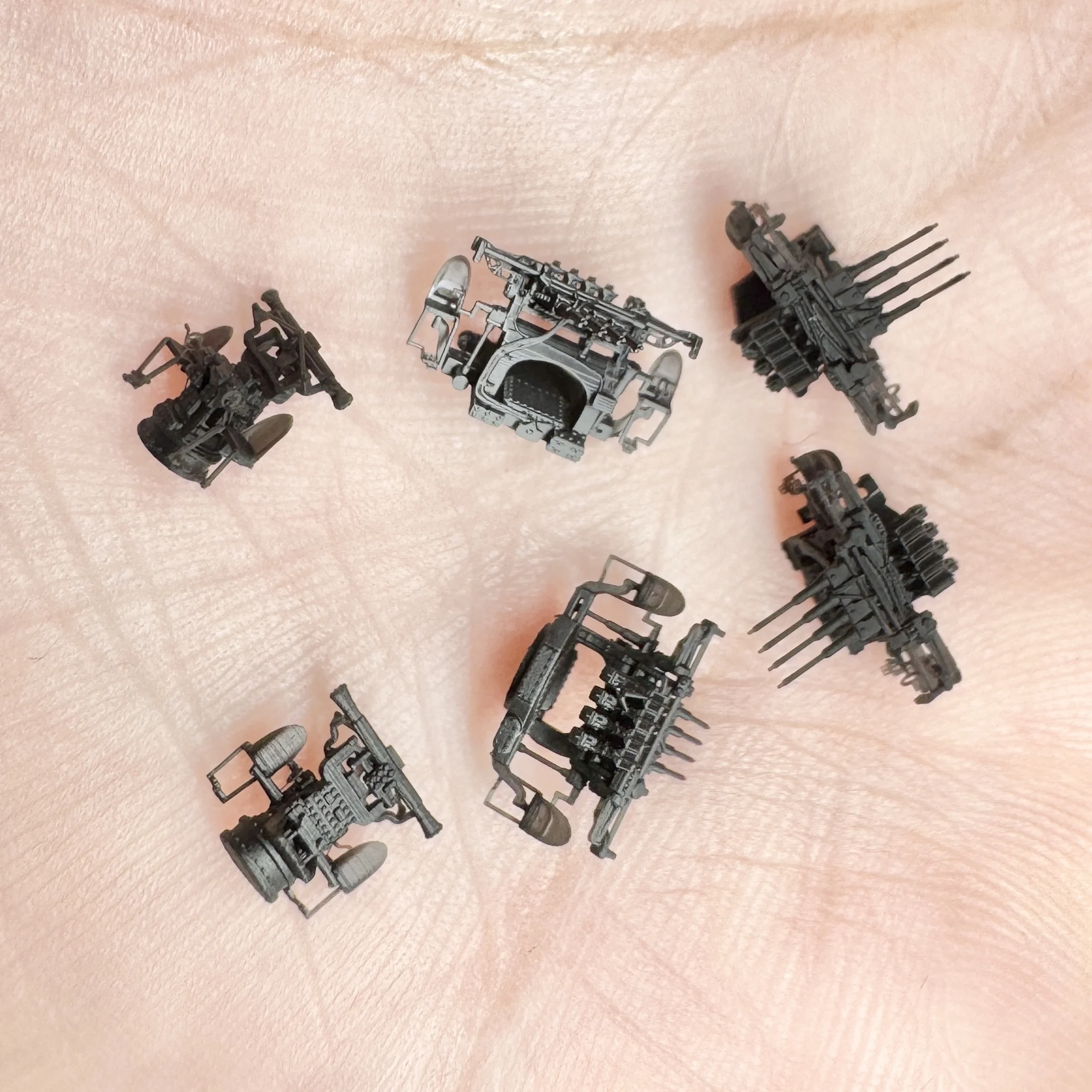 ชุดพิมพ์ 3 มิติ MUYI MODEL STUDIO ขนาด 1/350 รุ่น M350018 ปืนใหญ่ติดตั้งแบบสี่ลำกล้อง 28 มม. ของกองทัพเรือสหรัฐฯ พร้อมตัวควบคุม MK44