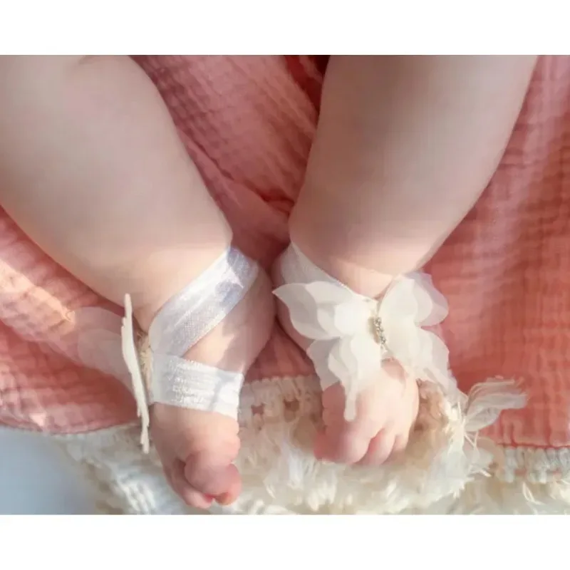 Sandalias descalzas con accesorios para fotografía de recién nacidos, diseño de mariposa de encaje y diamantes de imitación para niñas, regalo para Baby Shower con ajustable (0-6M