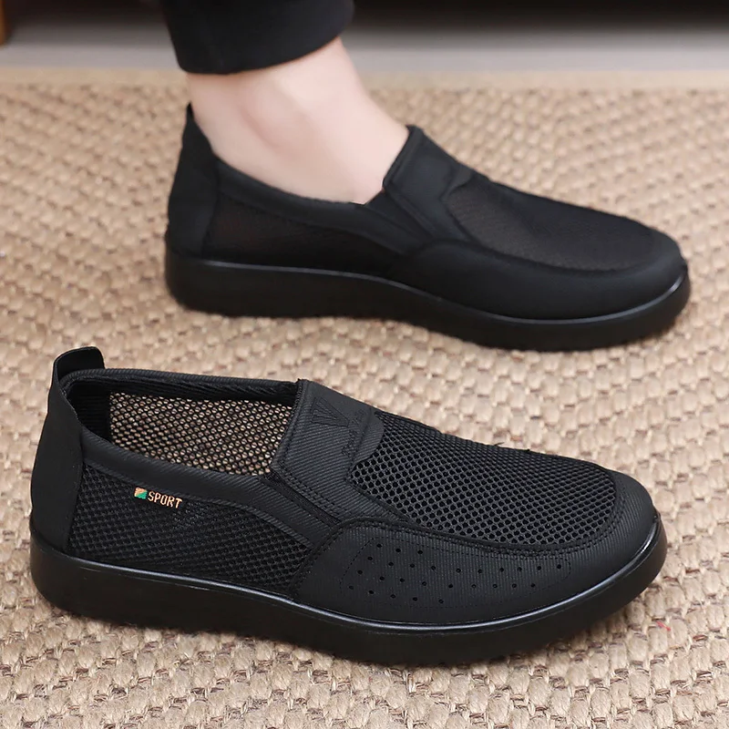 Men's breathable, non-slip casual sports shoes: lightweight, comfortable, soft-soled slip-on casual shoes for middle-aged men.
