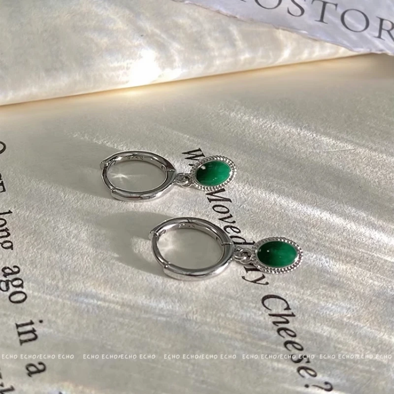 925 Sterling Silver Starry Green Stone Ear Pendants Fashionable Luxurious Gender Neutral Design Earrings for Men and Women