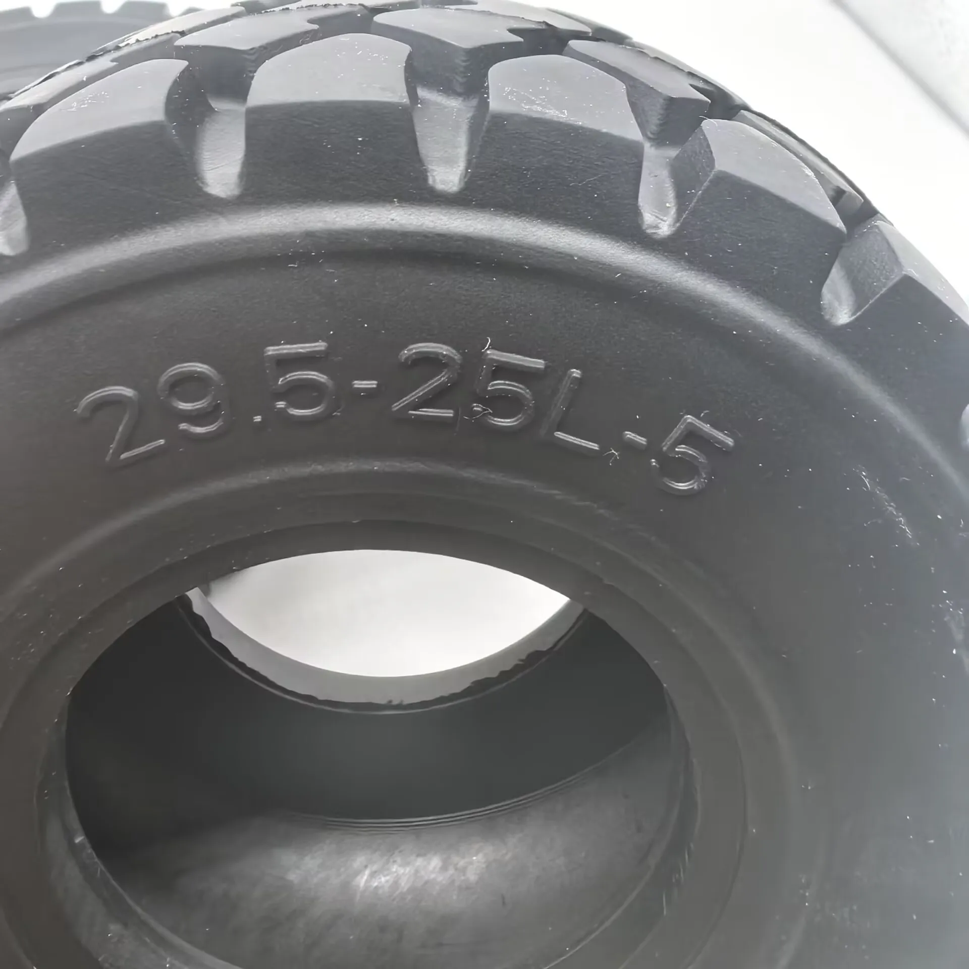 

Модель вилочного погрузчика Jdmodel Шина Jdm-82 Инженерная шина для автомобиля 137 мм Шина для модели погрузчика