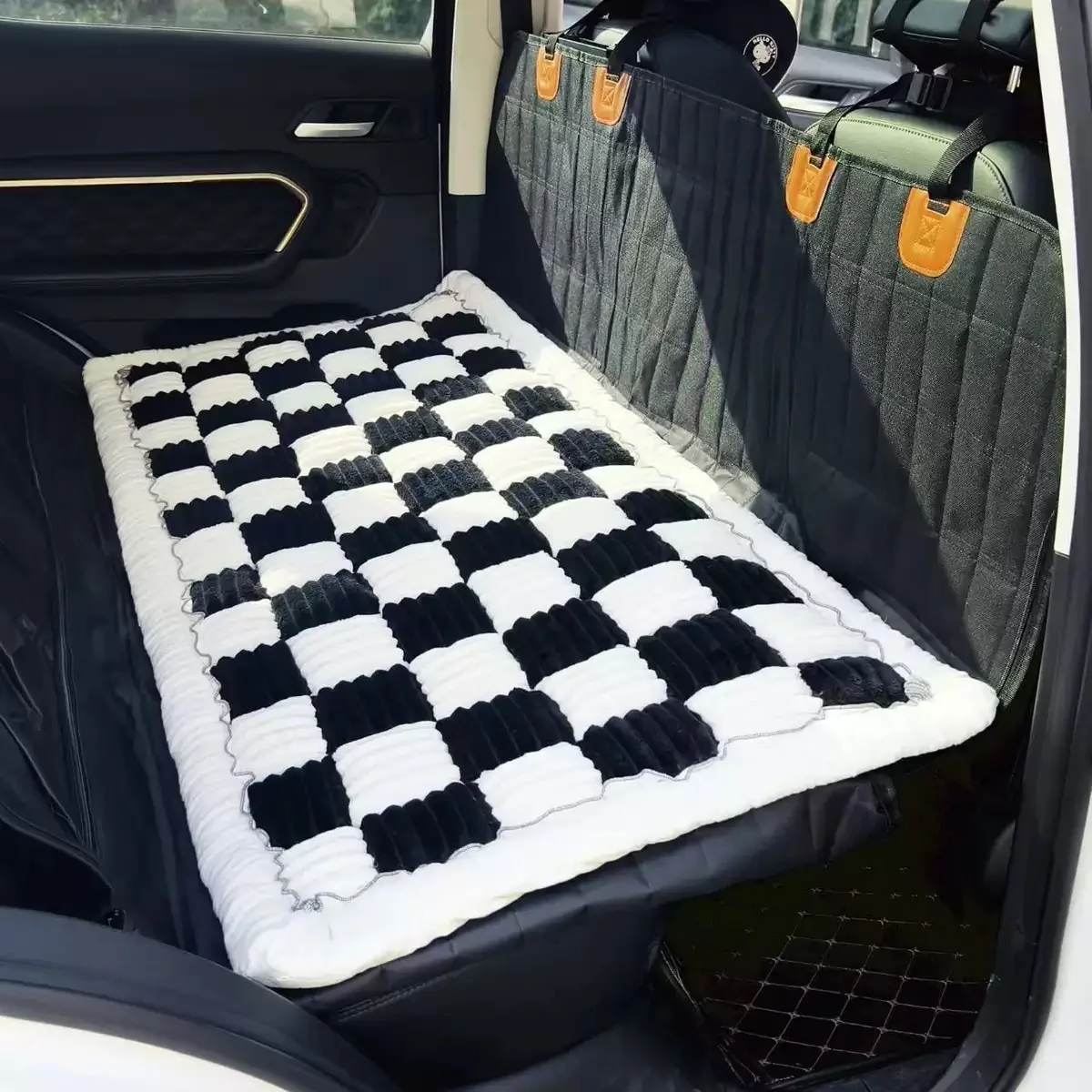 

Luxury Non-Slip Plaid Dog Bed for Car Back Seat Winter Washable Pet Pad for Comfortable Travel Stylish Pet Mat