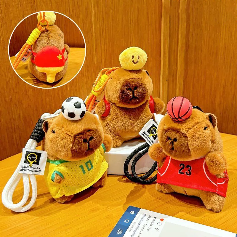 Lindo Llavero de Peluche de Capibara con Temática Deportiva (Fútbol, Baloncesto, Tenis de Mesa), Muñeco Blandito, Colgante para Bolso con Cordón, Regalo para Aficionados