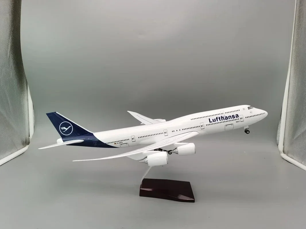 Model B747 Lufthansa Airplane Model 1/150 Airline 747 Plane Toy Light and Wheel Landing Gear Plastic Resin Plane Model Gift Toys