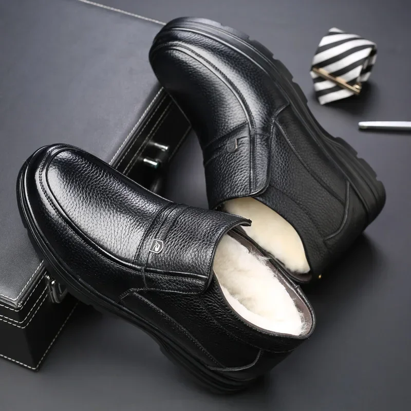 

Мужские зимние ботинки из мягкой кожи, зимние толстые плюшевые теплые мужские высокие хлопковые туфли, водонепроницаемые, нескользящие