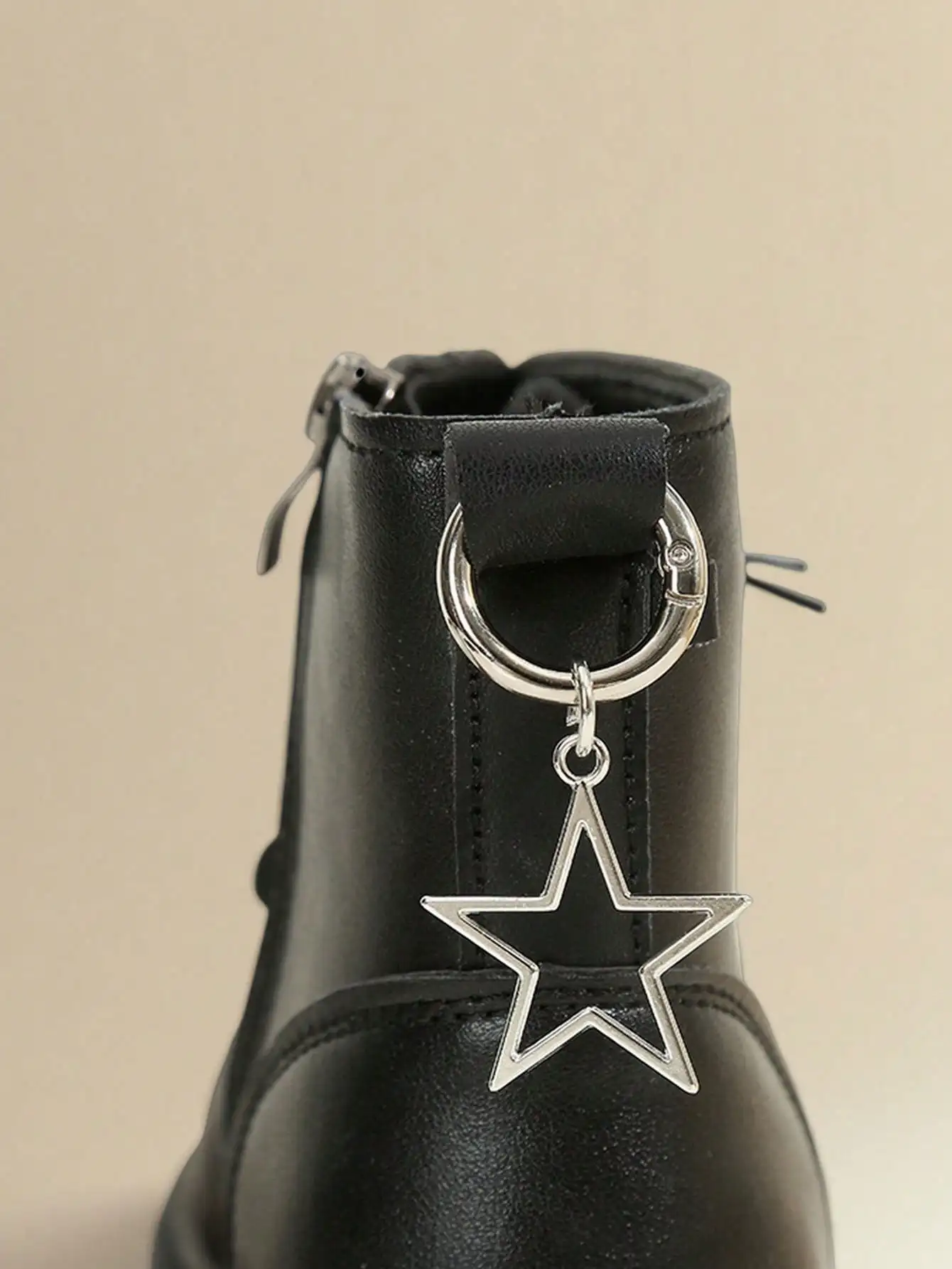 A Pair of Gothic Five-Pointed Star Pendant Decorations, Can Be Used for DIY Shoe Decorations, Party Costumes, Punk Styles for Men and Women, Halloween Gifts