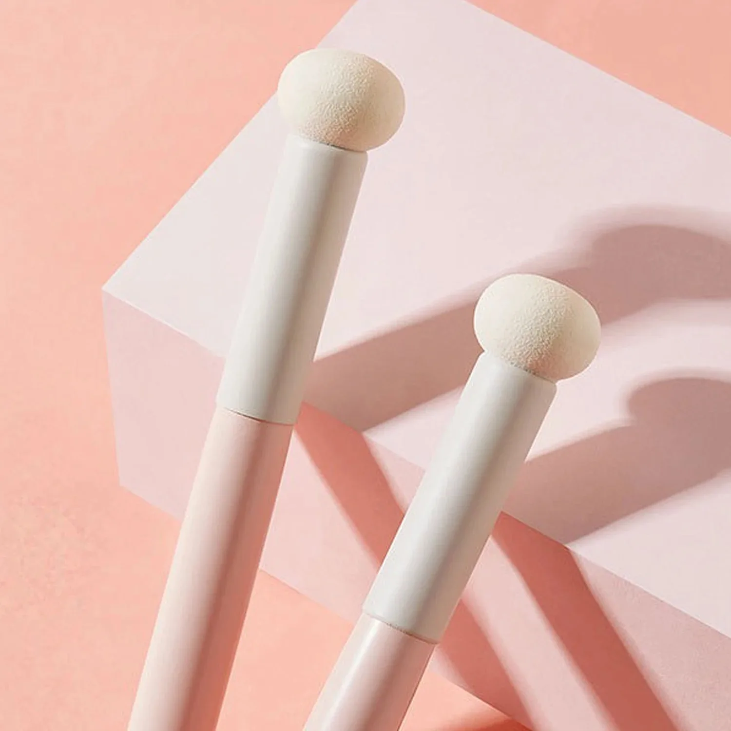 Concealerborstel met paddestoelkop - Mini-precisie-make-upspons voor naadloze dekking van acnelitteken, blending en vlekcorrectie |   La