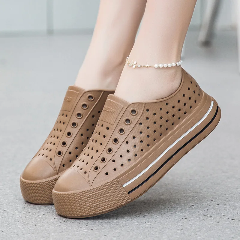 New Summer Female Sandals Kid Boy Girls Garden Outdoor Beach Water Shoes Clogs EVA Slip-On Thick Bottom Sports Sandals Cave Shoe