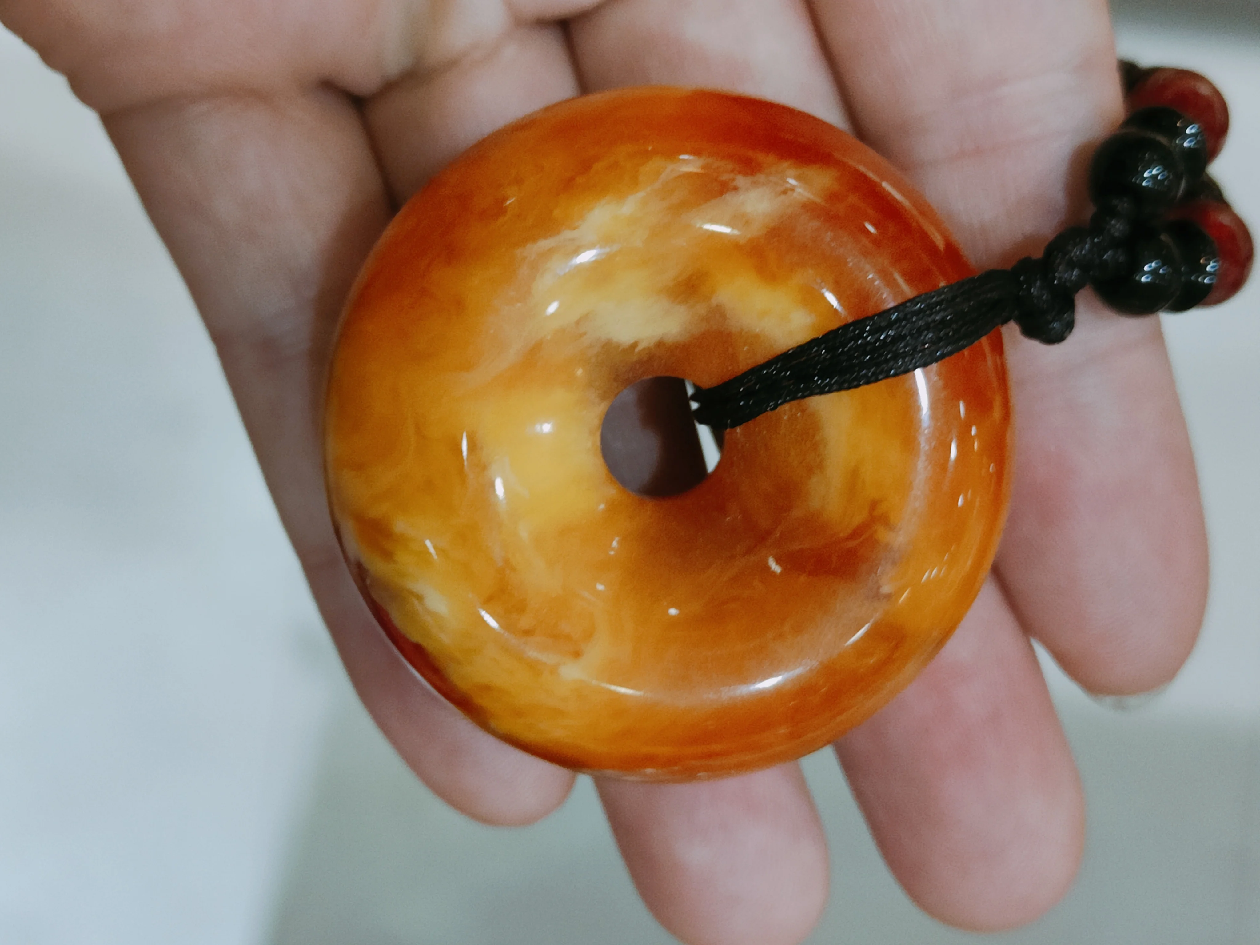 China old beeswax buckle fashion chicken oil yellow amber pendant.