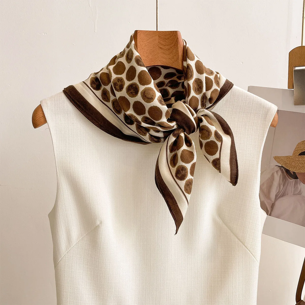 

2026 Summer Elegant Women 68cm Cotton Feeling Square Hair Scarf Dot Print Beach Stoles Hijab Shawl Wraps Bandana Echarpe