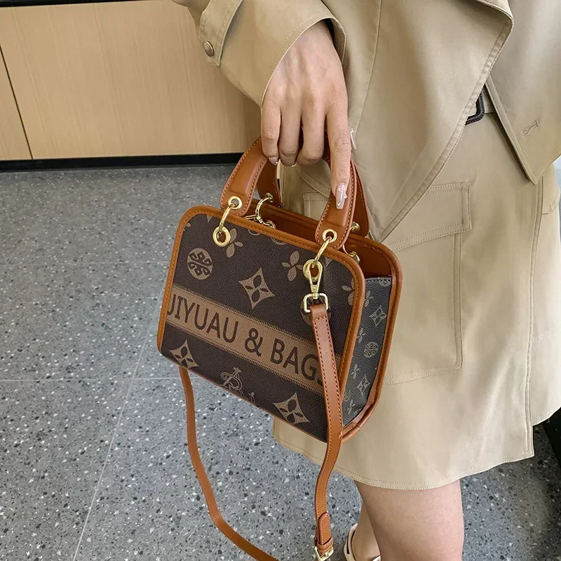 

New Spring - Summer 2025 Collection: Exquisite Women's Fashion - Forward Bag Set. Chic Retro - Print Handbag with Vintage Charm