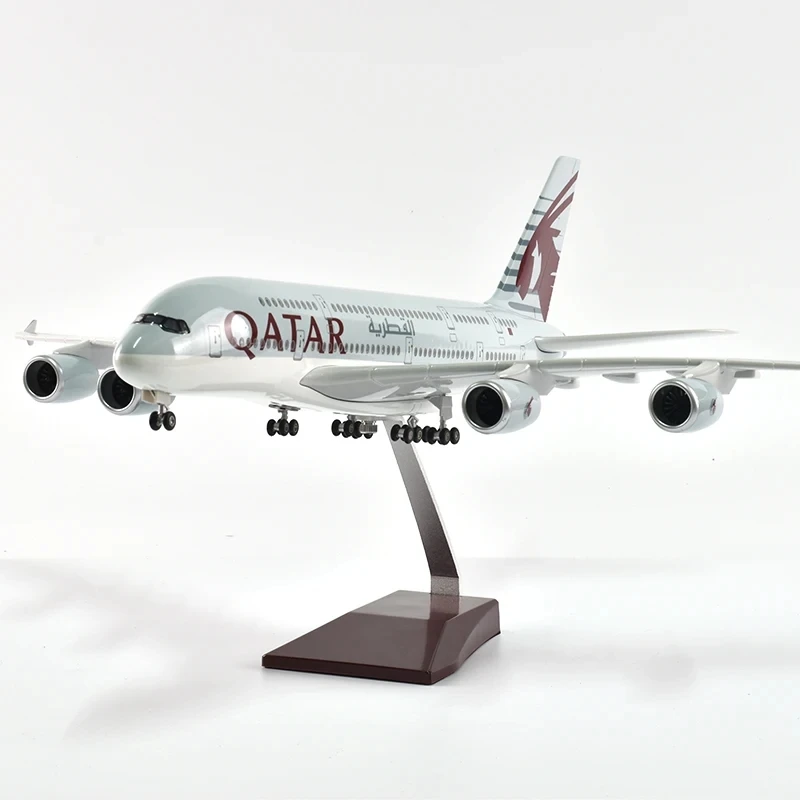 1:160 Scale Large Model Airplane Qatar A380 Plane Models Diecast Airplanes with LED Light for Collection or Gift