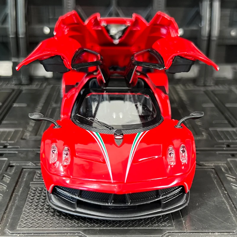 

1:32 simulation Pagani Huayra alloy supercar model car doors can be opened rich in details, finely crafted, and of good quality