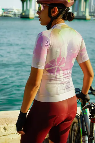 Imagen 2 del producto DAREVIE Camiseta de Ciclismo de secado rápido para mujer, camisa de nivel de entrenamiento que absorbe la humedad, cómoda, ligera y suave