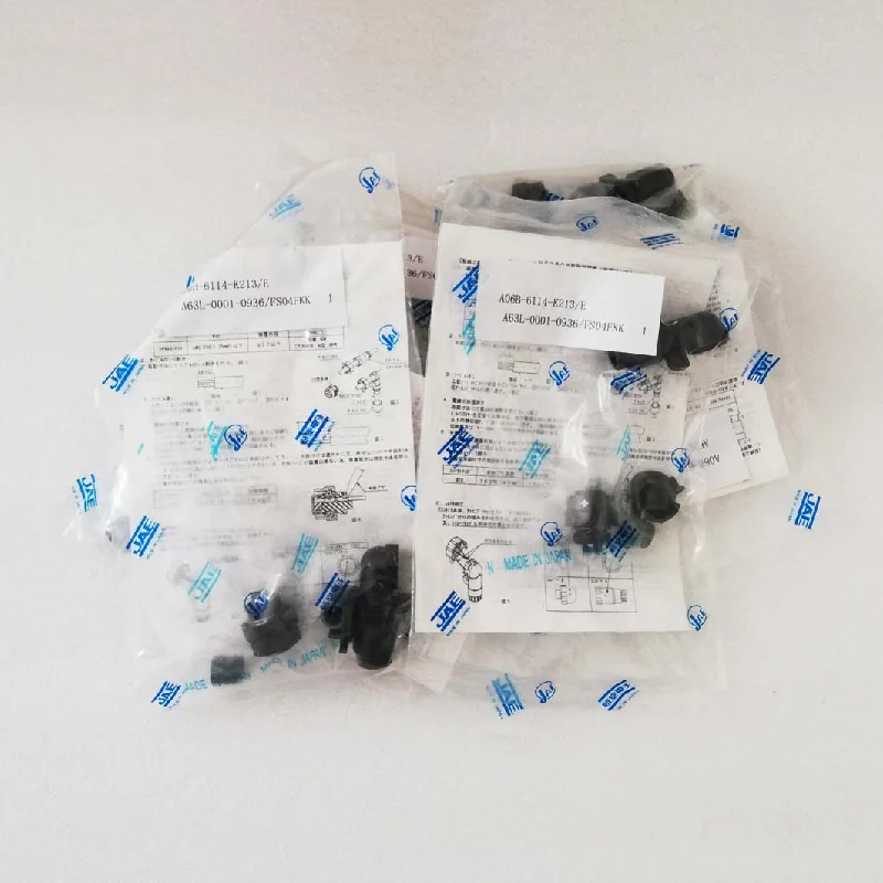 A06B-6114-K213 # E (Gomito) A06B-6114-213 # S (Dritto) A06B-6114-K210 Connettore Barke 4PIN per servomotore Fanu