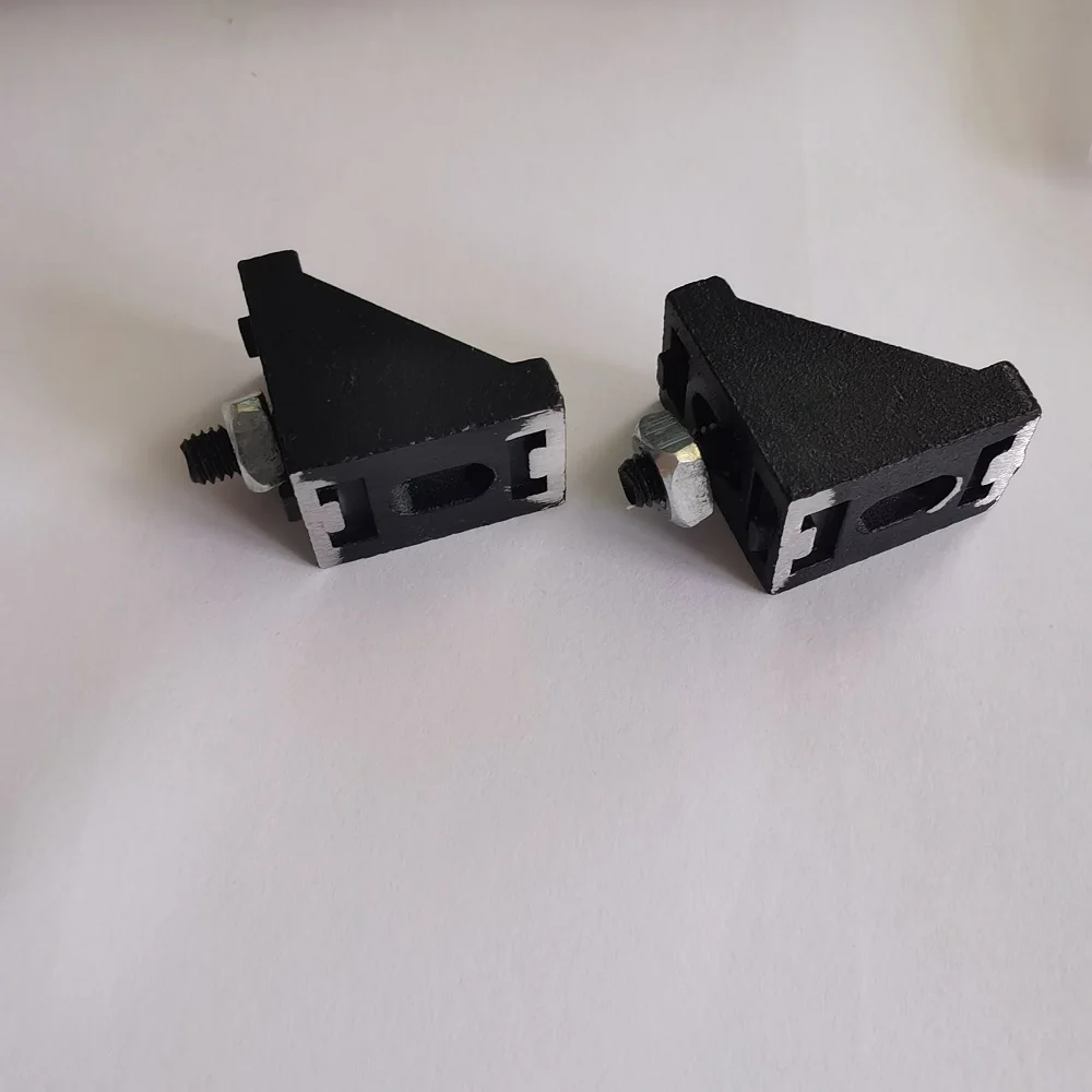 เพลาที่สามของหัวเชื่อมต่อกับบล็อกอลูมิเนียมสองอัน