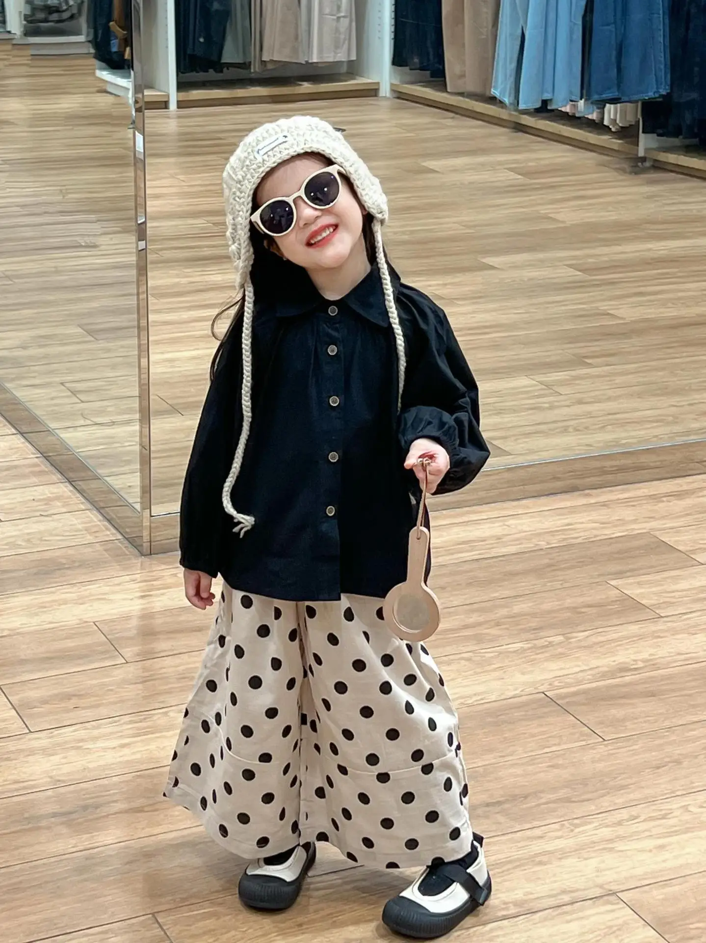 Baby Girl Autumn and Spring Black Shirt Fashion and Simple Lantern Sleeves and Polka Dot Long Pants Kids Suit