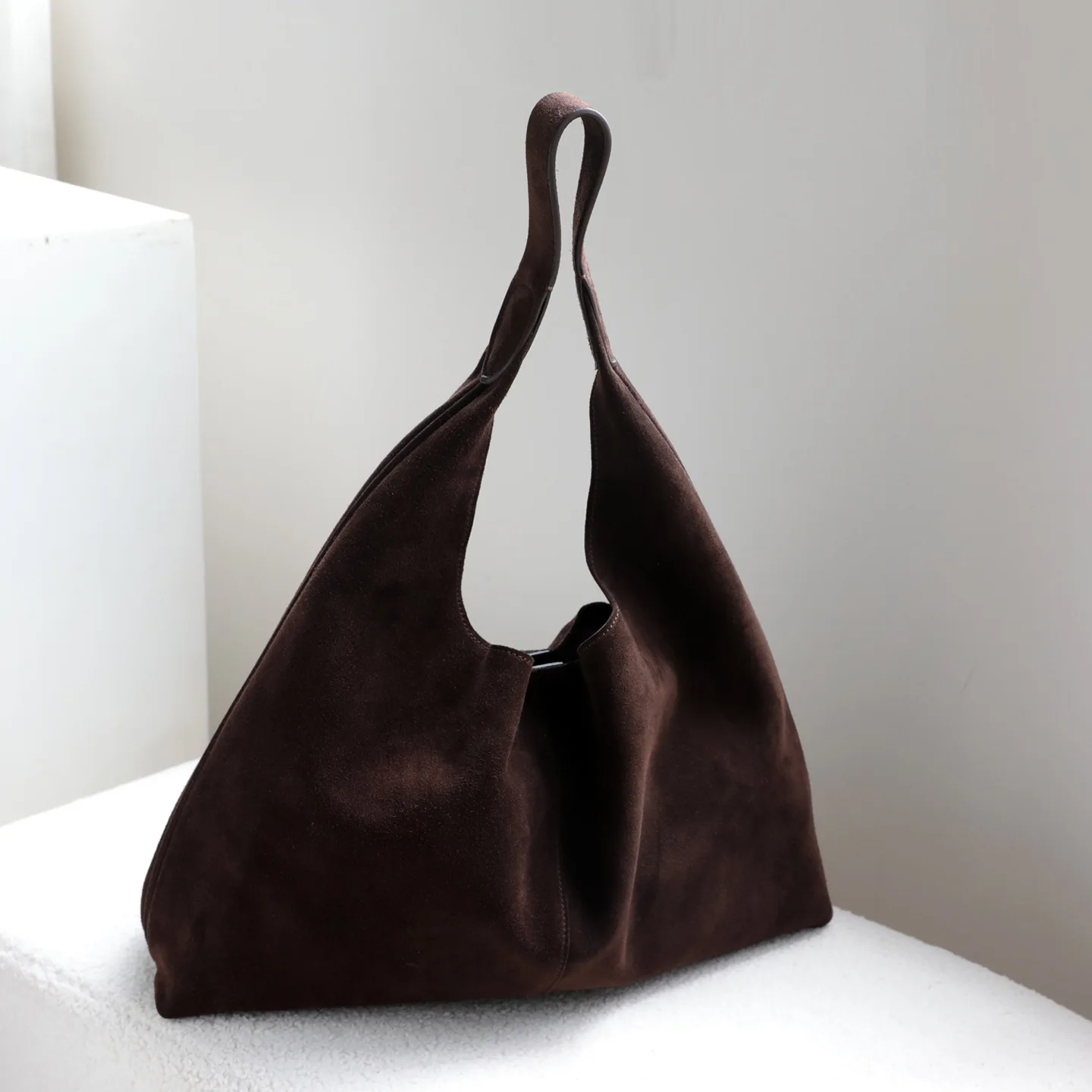 

Simple and High-end Suede Commuting Large-capacity Tote Leather Bag Lazy and Casual First-layer Cowhide Shoulder Tote Bag