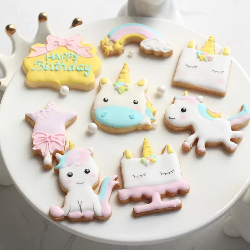 8Pcs Set Unicorn Cookie Cutter Biscuit Mold DIY Cute Cartoon Cake Pastry Fondant Mould Stamps Cutter Cake Decorating Making Tool