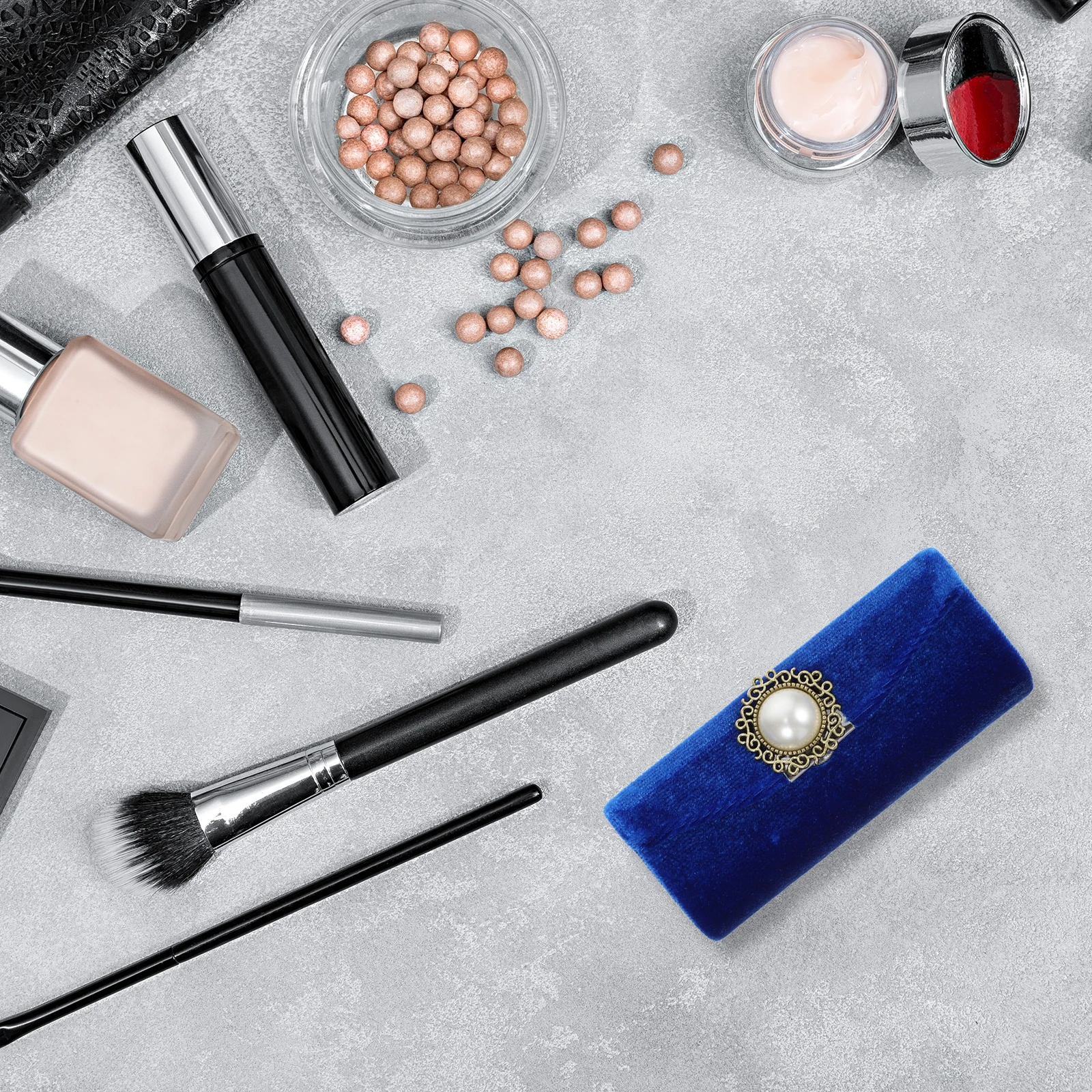 

Lipstick Case with Mirror Retro Style Velour Lipstick Storage Container Portable Compact Lightweight Design for Women Delicate