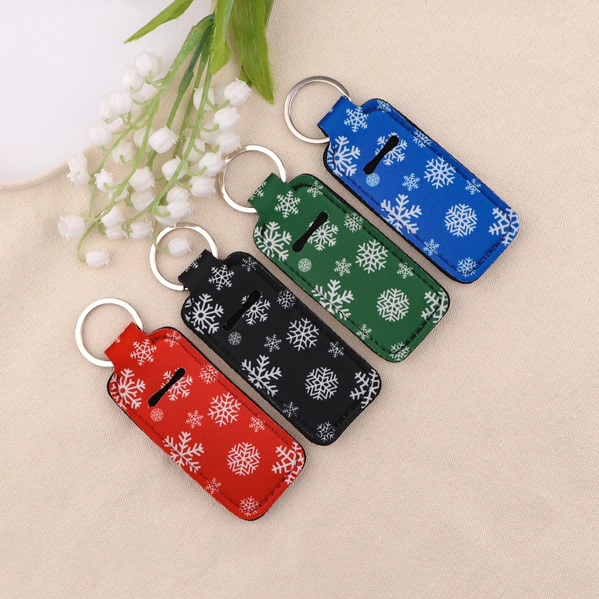 Snowflake Style Clip On Lipstick Sleeve Holder Women Trendy Lip Balm Key Chain Lip Balm Holder Bag Charms Keyring Christmas Gift