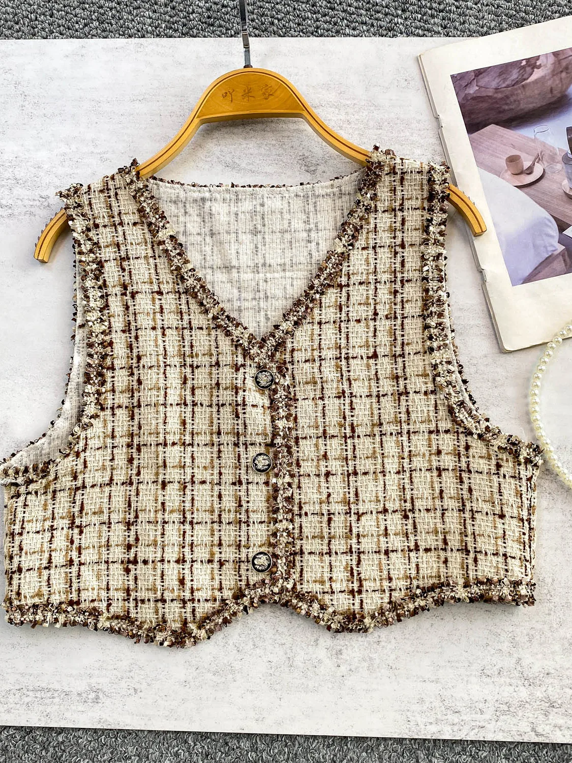 

Ретро-жилет из шерстяной ткани в клетку для женщин, осенне-зимний, с V-образным вырезом и пуговицами, удобный, дышащий, модный дизайн.