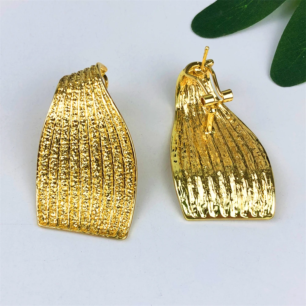 Thumbnail 3 - #4 Gold-Plated Necklaces Comparison Guide