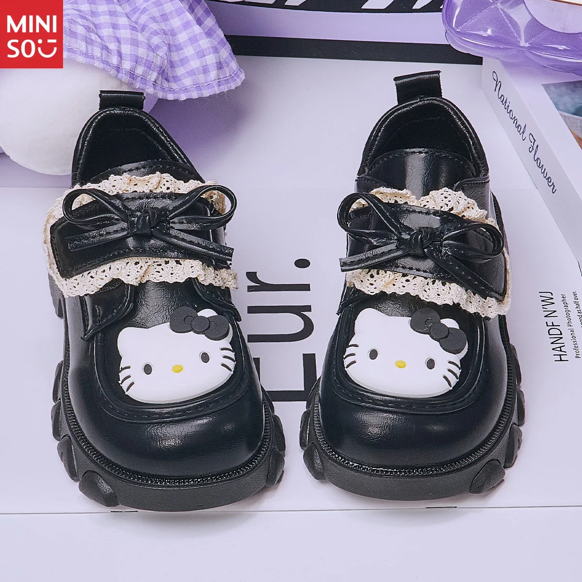 

Miniso 2025 г., кожаные туфли Hello Kitty для девочек, модная теплая танцевальная обувь на толстой подошве с хлопковой подкладкой, мягкая подошва