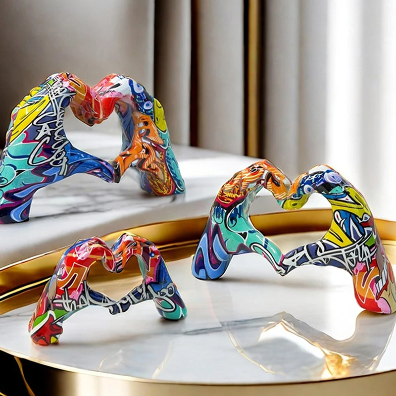 Creative Graffiti Resin Hand Gesture Heart Statue Home Decoration Nordic Heart-Shaped Statue for Girlfriend Valentine's Day Gift