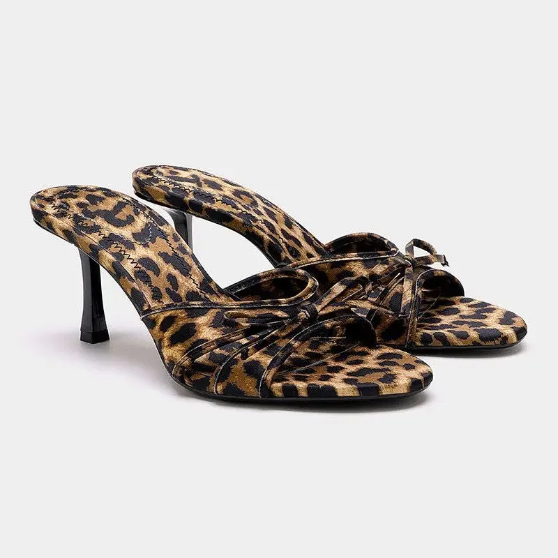 Nowe sandały damskie w panterkę letnie sandały na obcasie bez pięty damskie sandały na obcasie Casual szpilki Leopard wysokie obcasy Zapatos Mujer