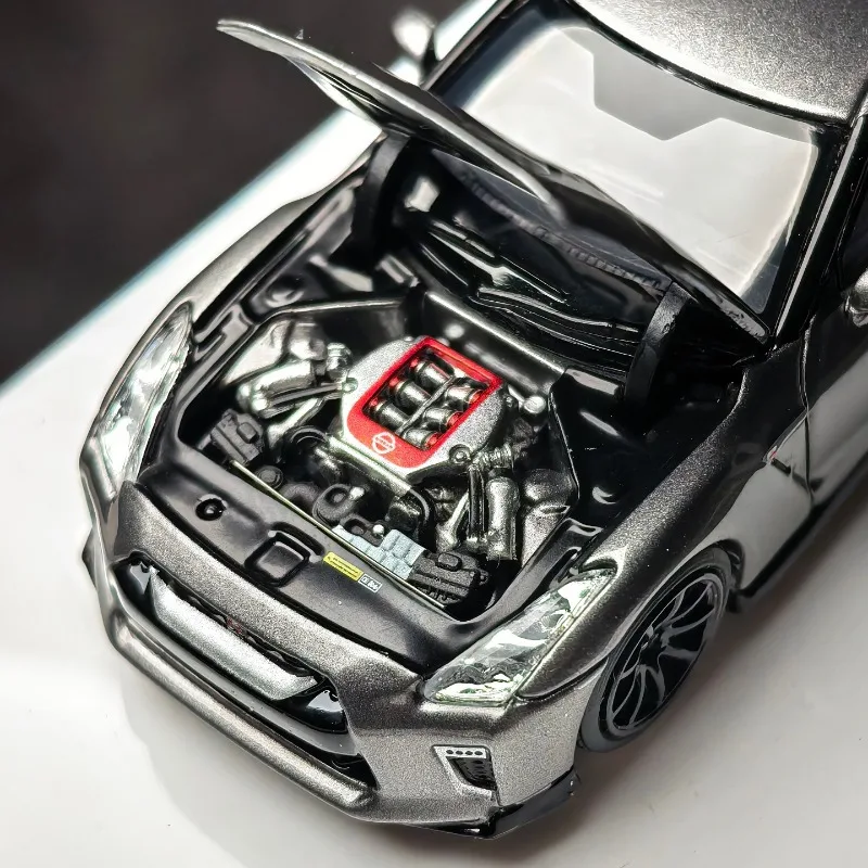 MOToRHELIX 1:64 Nissan GT-R R35 Track Edition NISMO alloy car model collection desktop ornament boy toy